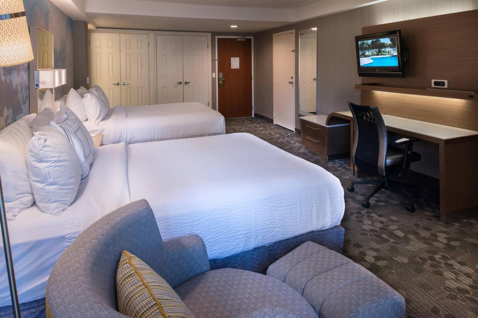 Courtyard By Marriott Oxnard/Ventura Hotel Exterior photo
