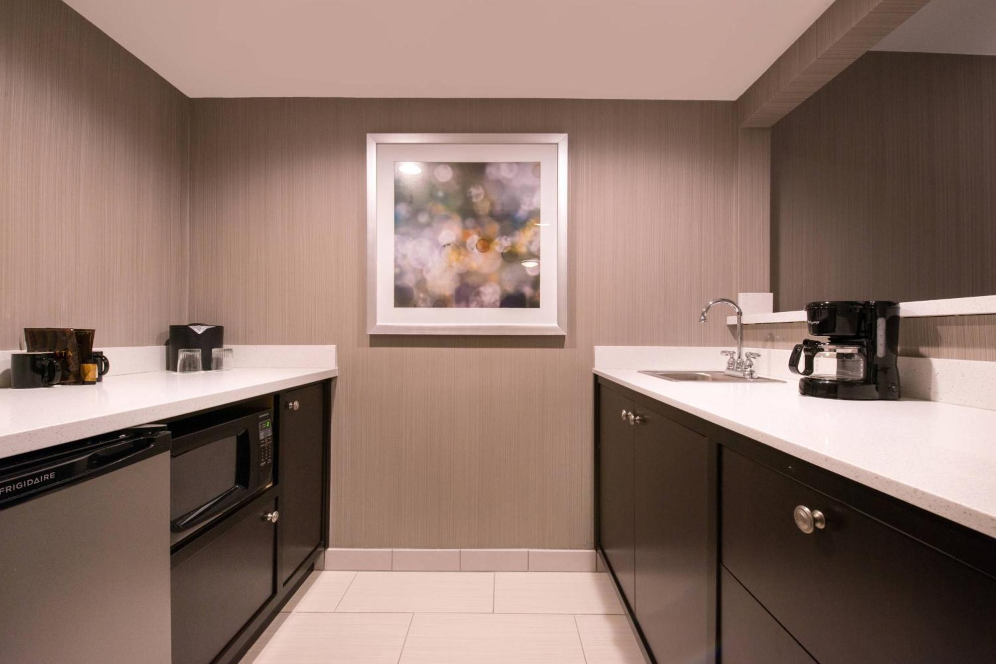 Courtyard By Marriott Oxnard/Ventura Hotel Exterior photo