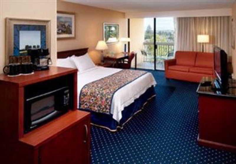 Courtyard By Marriott Oxnard/Ventura Hotel Exterior photo