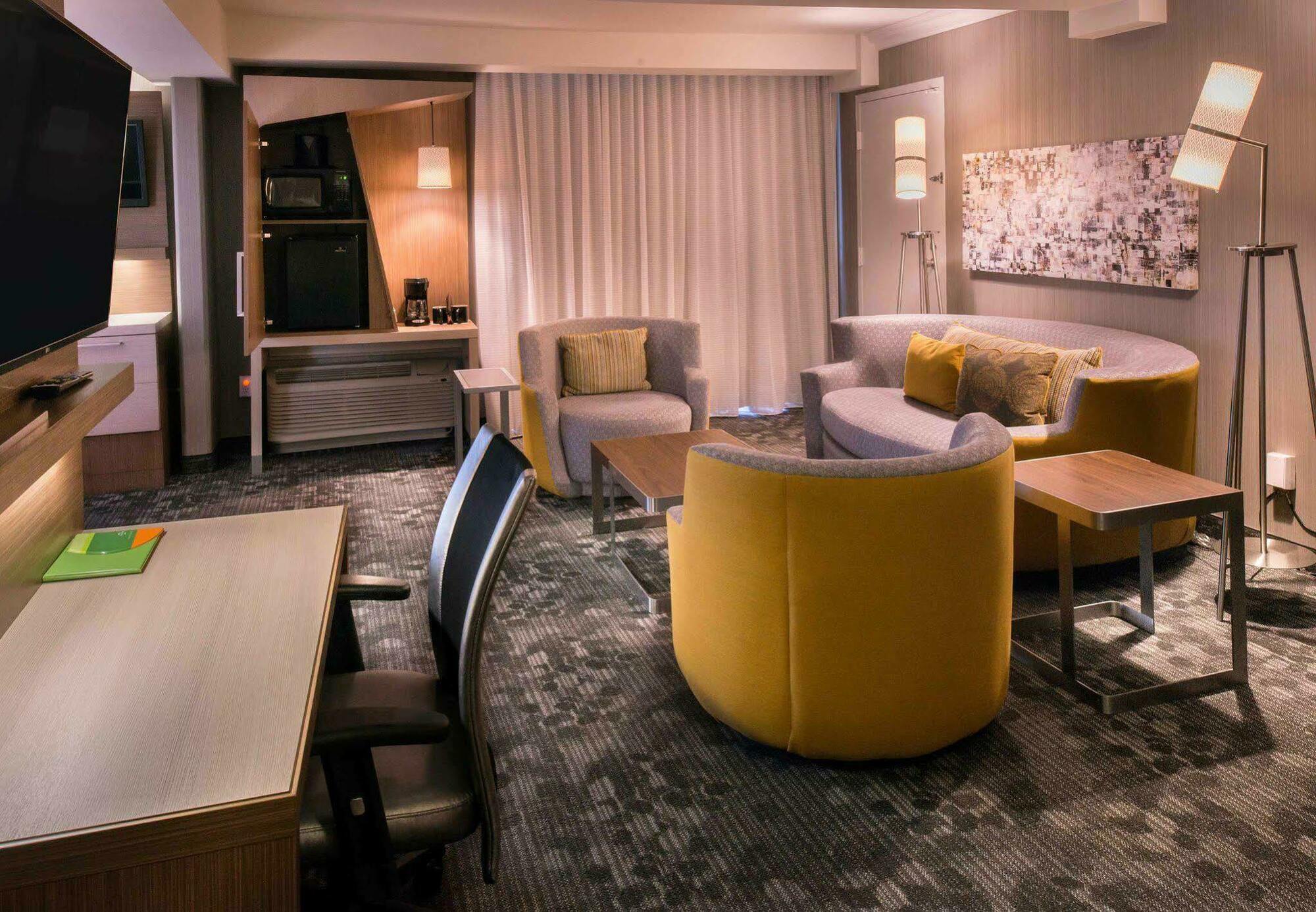 Courtyard By Marriott Oxnard/Ventura Hotel Exterior photo