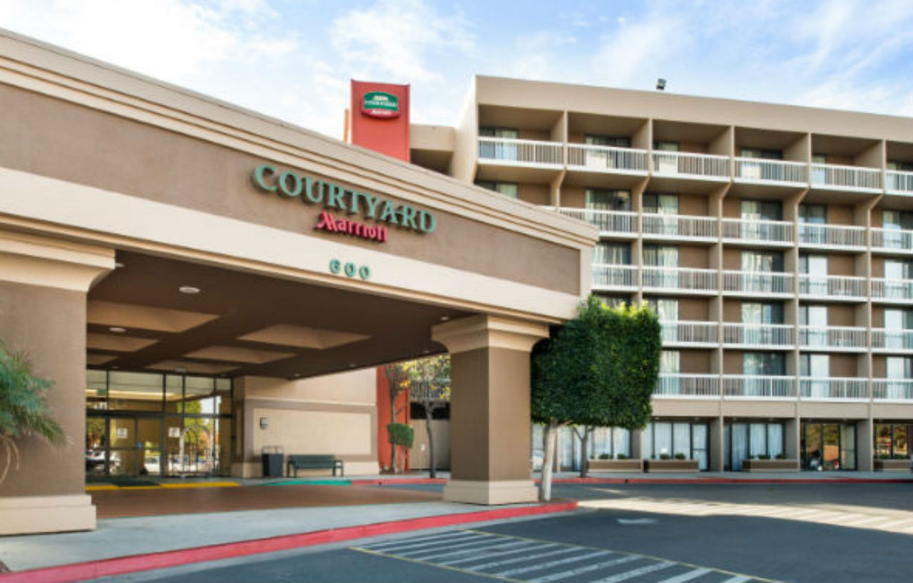 Courtyard By Marriott Oxnard/Ventura Hotel Exterior photo